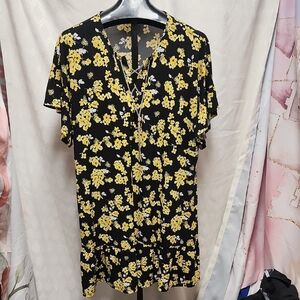 Pretty Michael Kors Dress with Chain like a necklace to Tie the top together